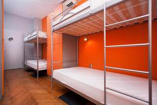 Хостелы Mosquito Hostel Krakow Краков Кровать в общем 6-местном номере-4