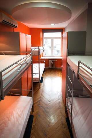 Хостелы Mosquito Hostel Krakow Краков Кровать в общем 6-местном номере-6